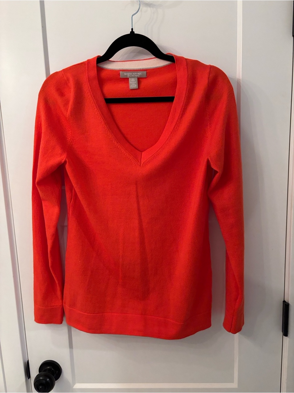 Banana Republic Women's V-Neck Sweater - Merino Wool